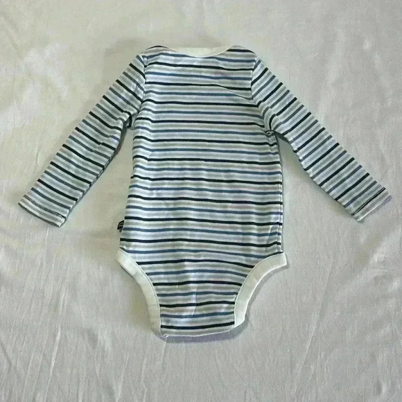 GAP - 3 piece infant outfit. Size 6-12 months - Picture 9 of 12